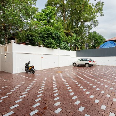 Cochin Airport Hotel Коччи Экстерьер фото