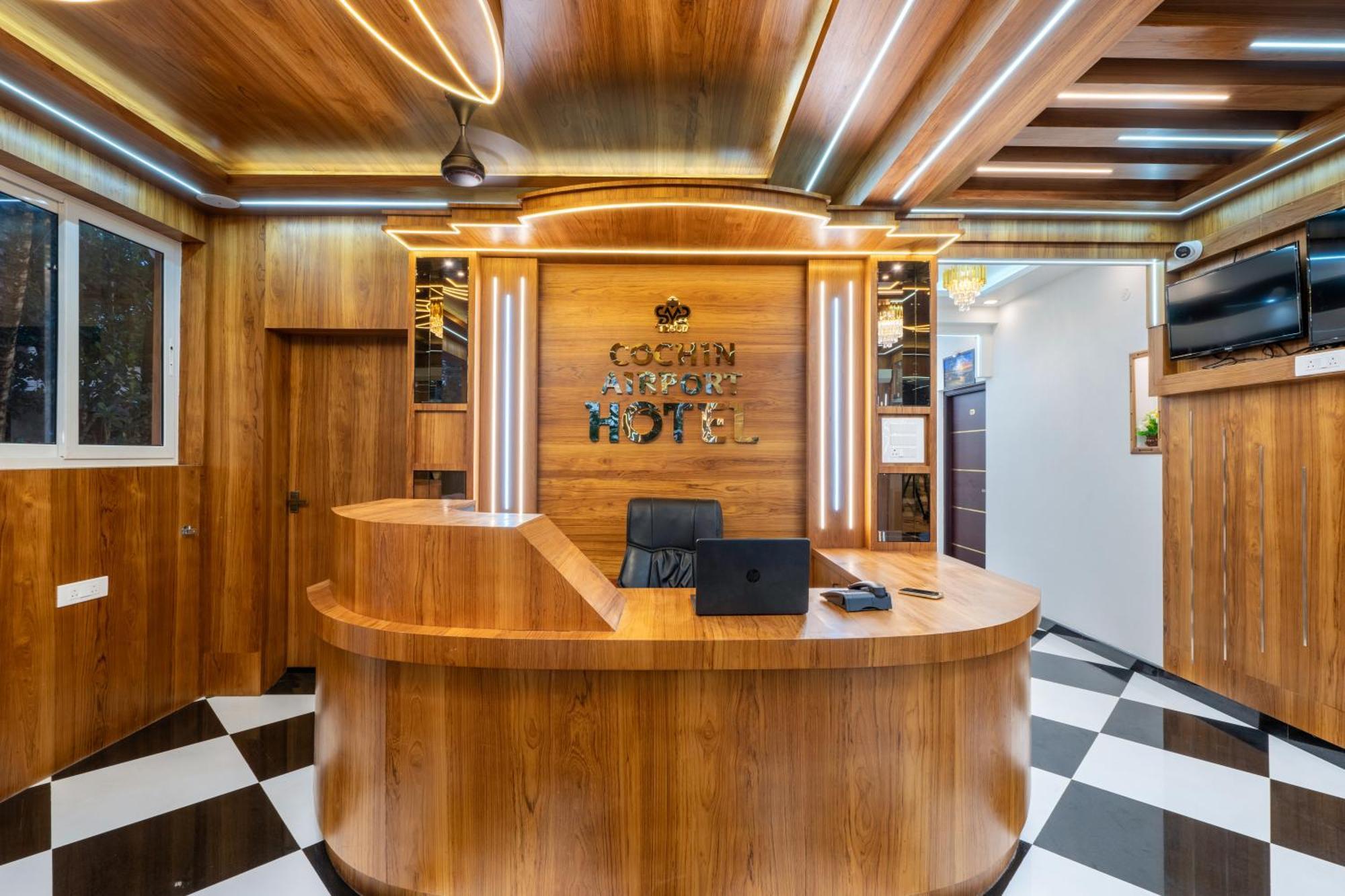 Cochin Airport Hotel Коччи Экстерьер фото