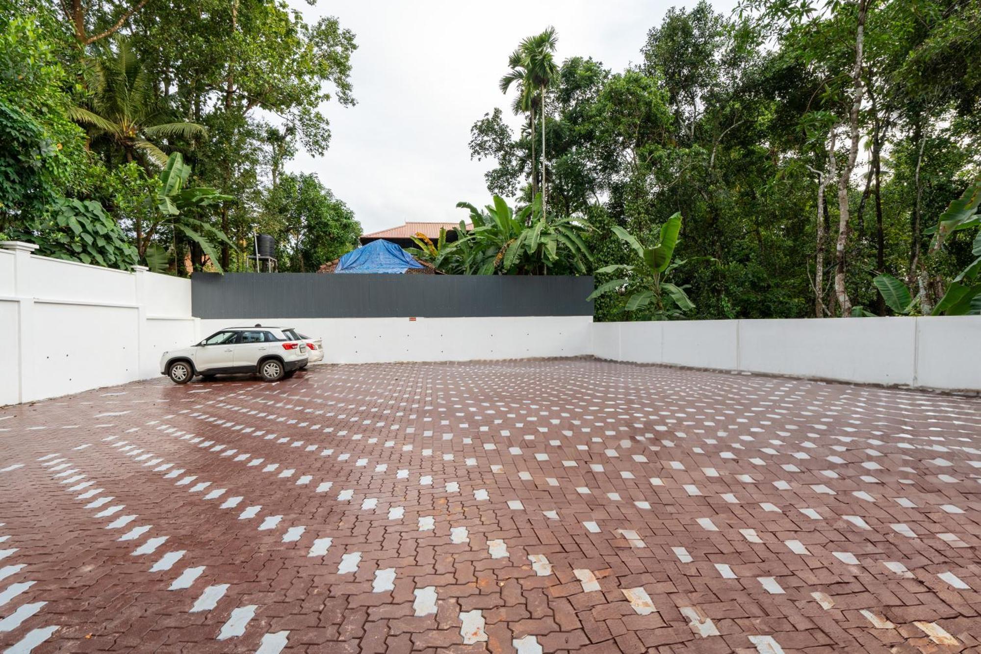 Cochin Airport Hotel Коччи Экстерьер фото