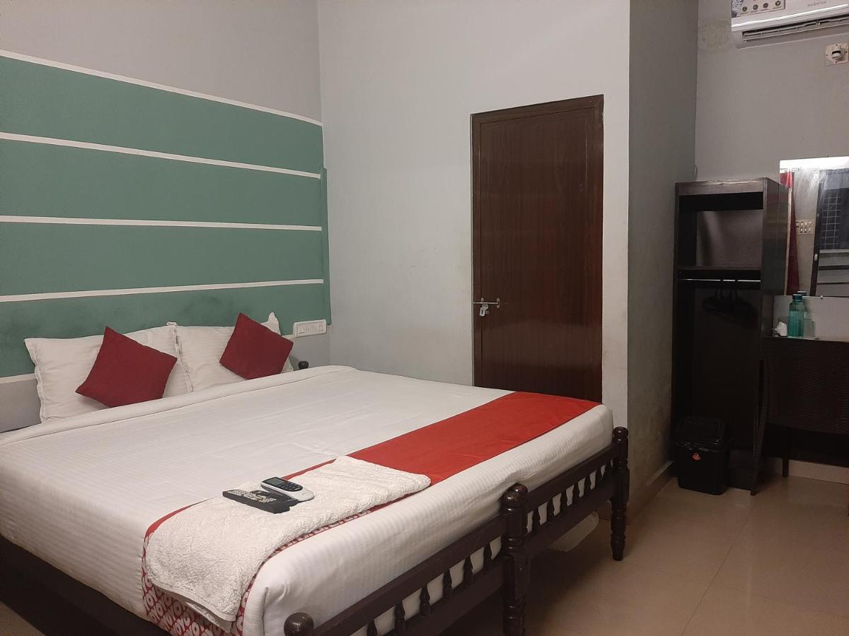 Cochin Airport Hotel Коччи Экстерьер фото