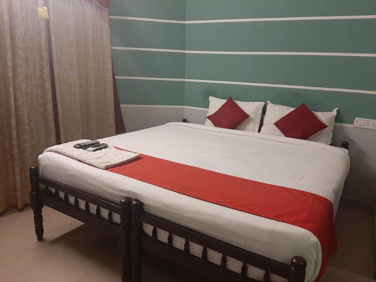 Cochin Airport Hotel Коччи Экстерьер фото