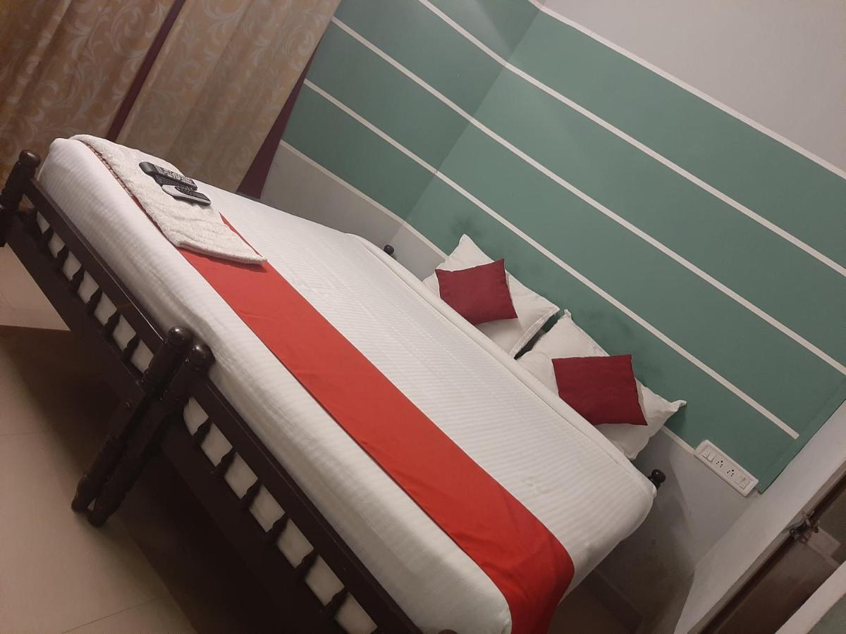 Cochin Airport Hotel Коччи Экстерьер фото