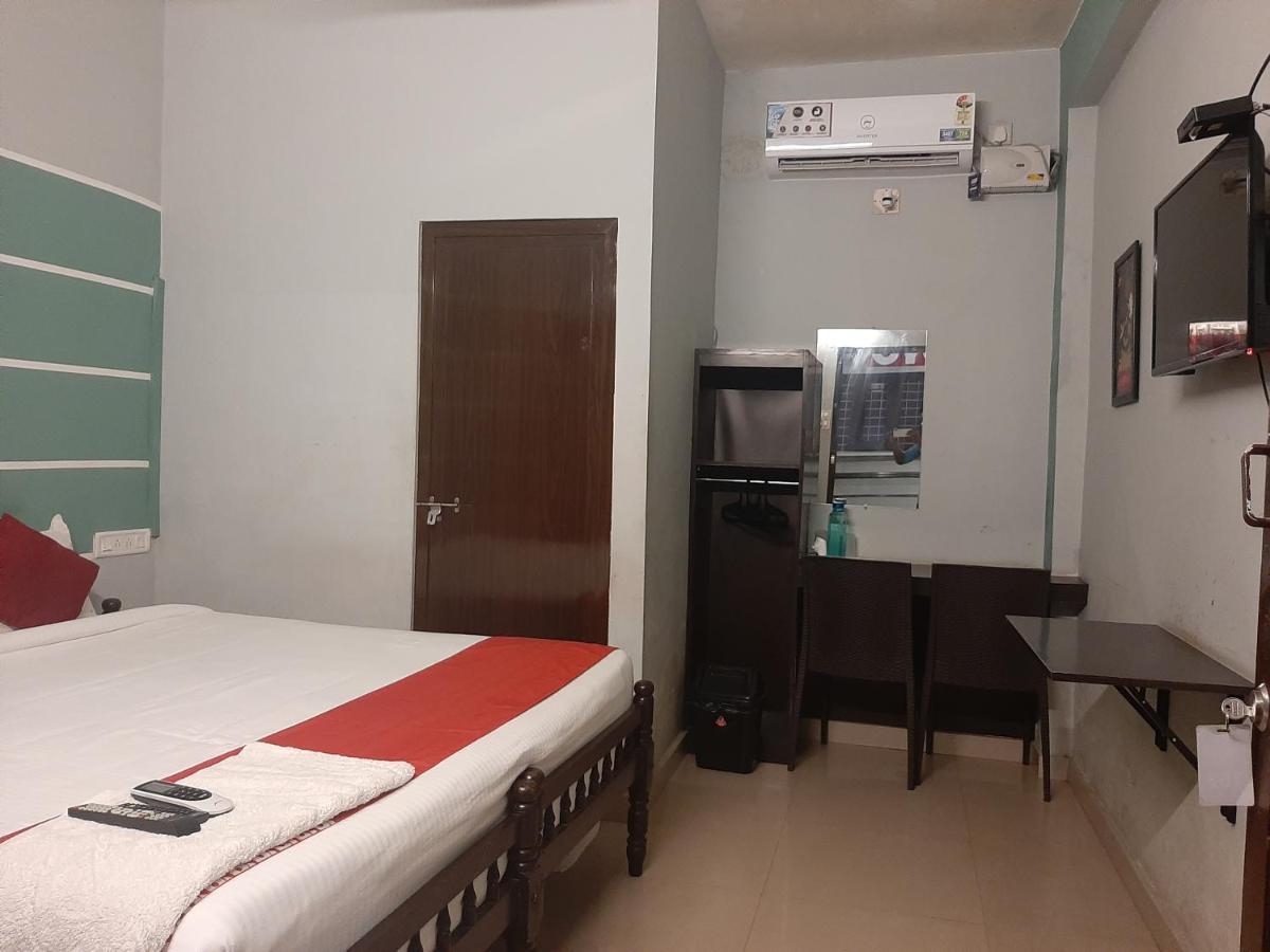 Cochin Airport Hotel Коччи Экстерьер фото