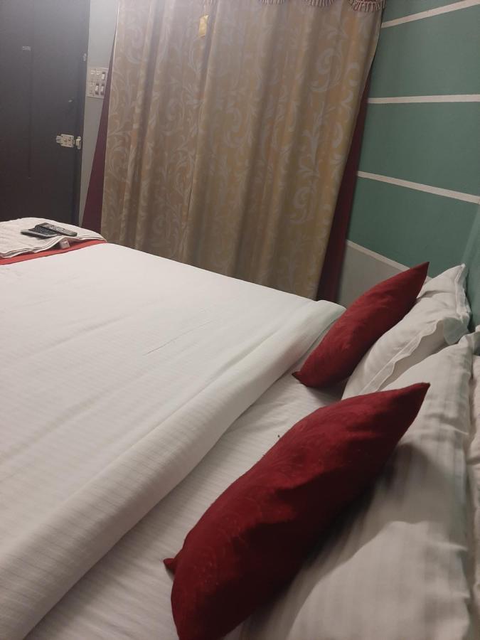 Cochin Airport Hotel Коччи Экстерьер фото