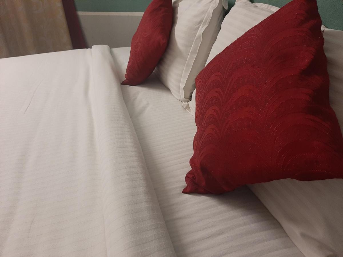 Cochin Airport Hotel Коччи Экстерьер фото